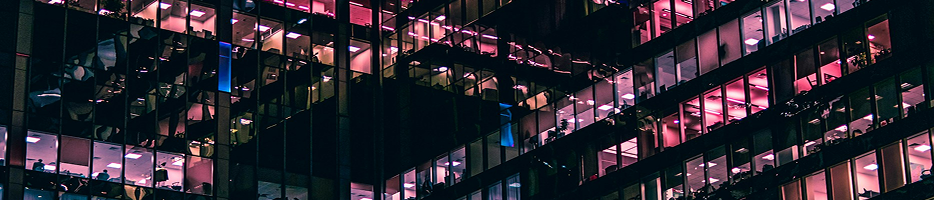 Imagem de códigos num fundo preto